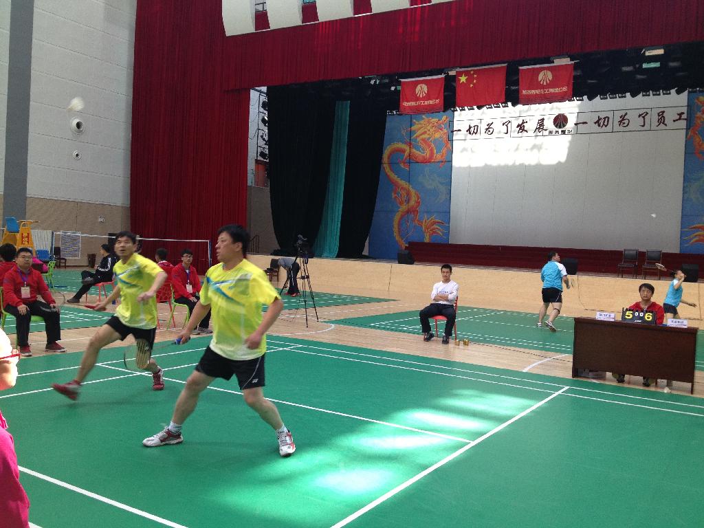 運(yùn)動(dòng)員奮力拼搏