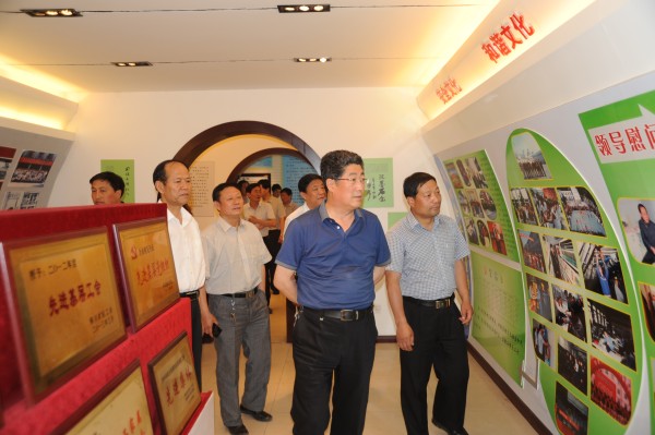 參觀企業(yè)文化展室