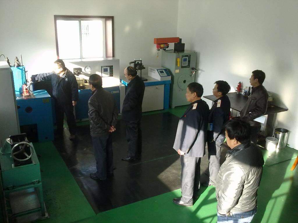 認(rèn)真觀看機(jī)動(dòng)科職工“手指口述”演練