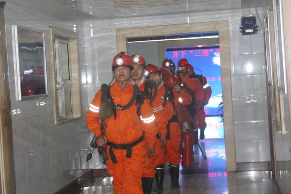 救護隊員完成任務勝利歸來