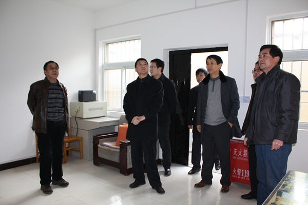 李先鋒總經(jīng)理一行人慰問五一路供電班組 