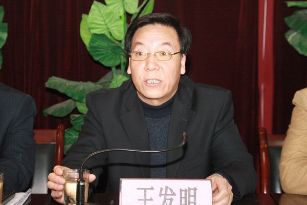 銅川礦業(yè)公司紀(jì)委副書記、銅川市預(yù)防職務(wù)犯罪工作網(wǎng)絡(luò)中心副主任王發(fā)明同志在會上講話