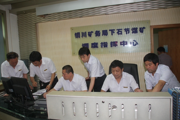 調度室值班人員指導各救災小組準確快速完成救災任務