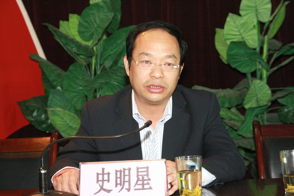 銅川市人民檢察院預(yù)防職務(wù)犯罪處處長史明星同志進(jìn)行知識講座