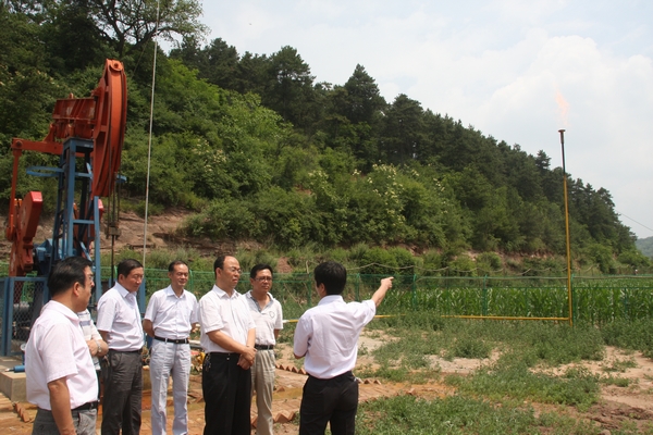 黃書記查看公司地面瓦斯抽采重點科研項目進(jìn)展情況