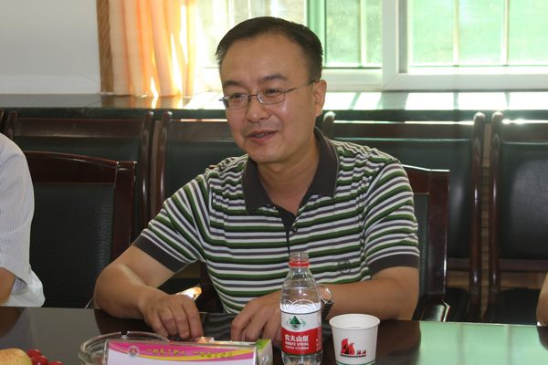 省國資委黨風(fēng)室主任魏國林在會上講話