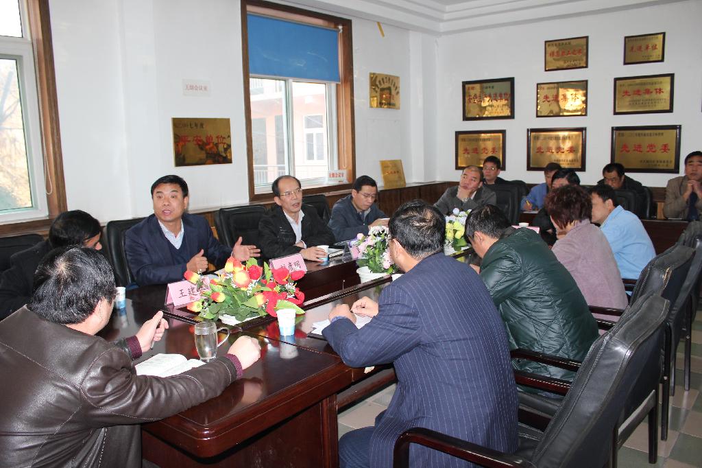 該廠安監(jiān)處長匯報工作