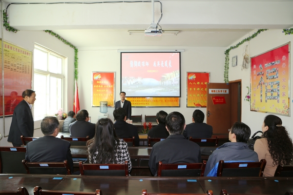 6.	現(xiàn)場(chǎng)觀摩了被譽(yù)為“鋼鐵之隊(duì)”的該礦綜采隊(duì)《鑄鋼鐵雄師 展英豪風(fēng)采》情況介紹