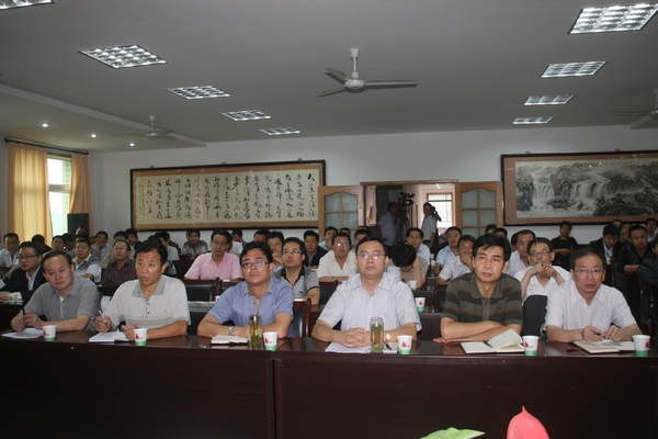 與會(huì)人員通過(guò)聽(tīng)取經(jīng)驗(yàn)報(bào)告受益匪淺
