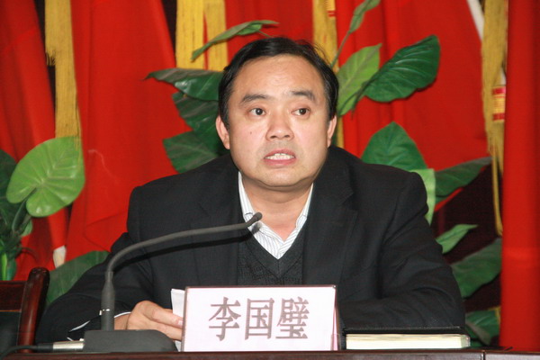 下石節(jié)煤礦黨委書記李國壁同志主持會議