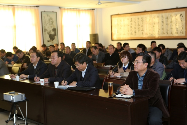 與會人員認真聽講