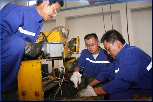 基層黨員干部積極投身治虧創(chuàng)效，超前維護電氣設備