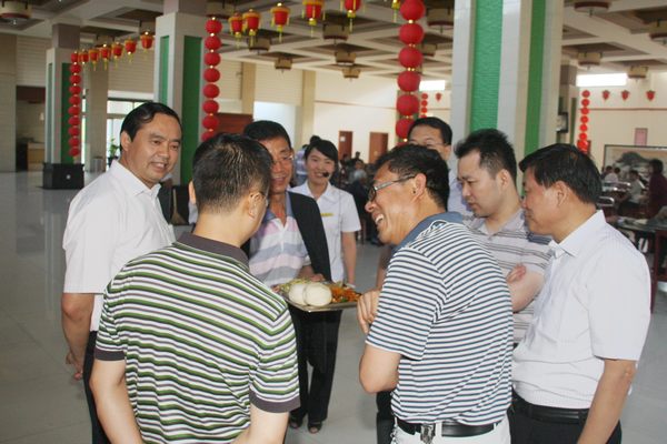 省國(guó)資委領(lǐng)導(dǎo)詢問職工生活情況