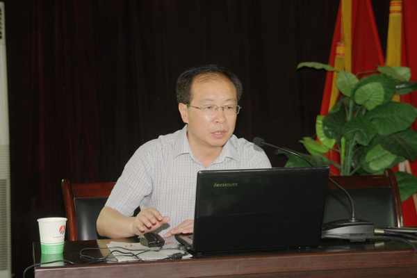 淮南國家瓦斯治理中心項(xiàng)目部經(jīng)理周其同為現(xiàn)場授課