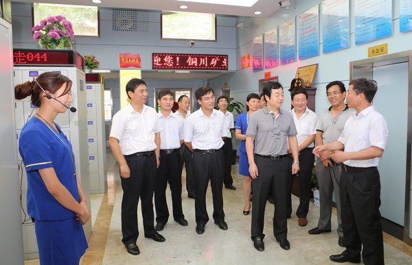 深入礦燈自救器超市指導(dǎo)工作