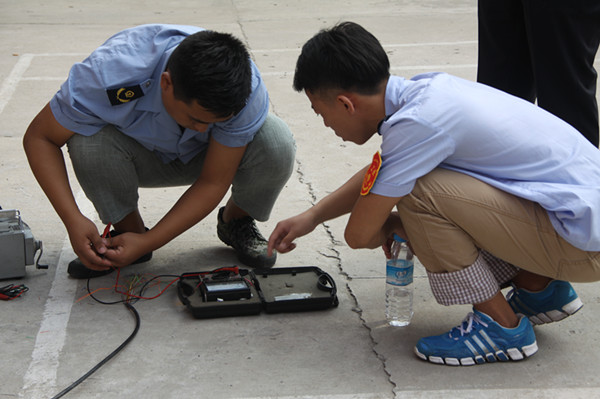 進行電纜芯線環(huán)阻和絕緣測試