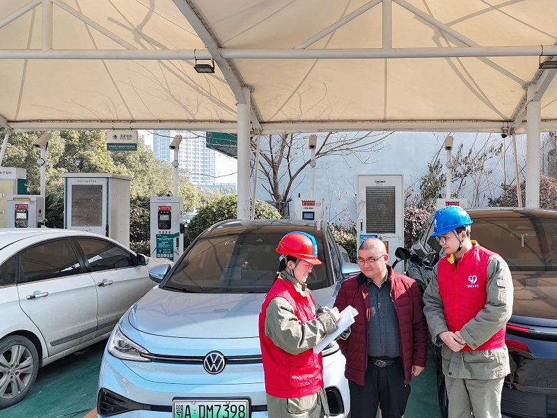 春節(jié)我在崗·守護(hù)萬(wàn)家燈火｜車網(wǎng)互動(dòng) 城鄉(xiāng)暢行