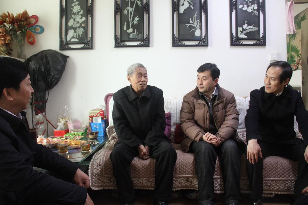 領(lǐng)導(dǎo)與《唱支山歌給黨... 